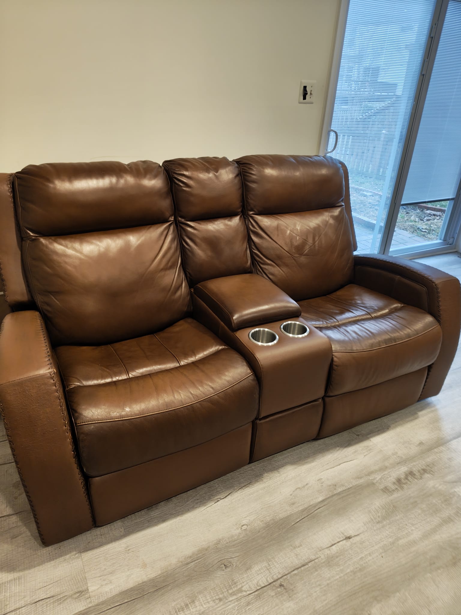 Restored leather couch after service (whole pic)